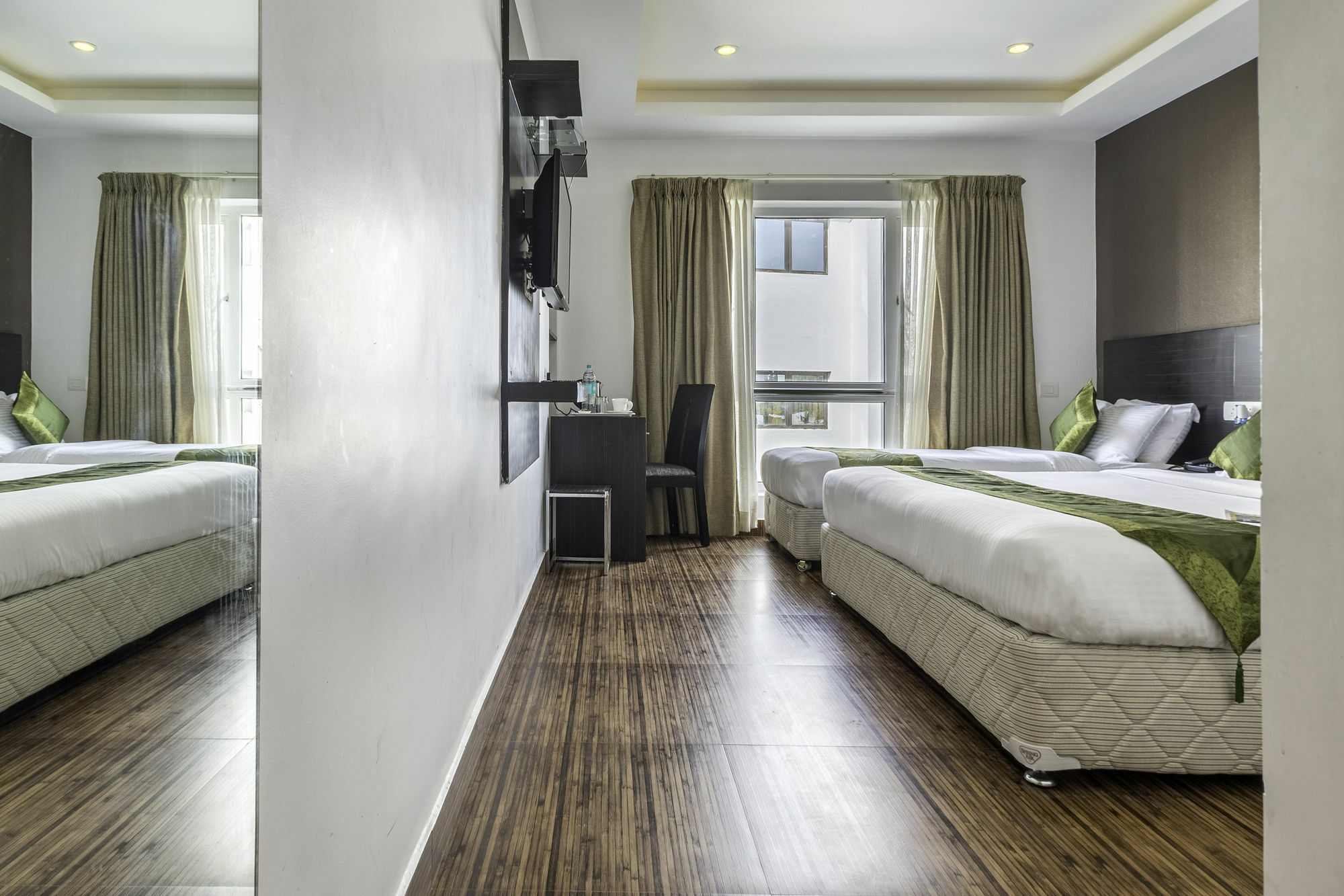 Treebo Trend J'S Five Two Boutique Hotel Chennai Bagian luar foto