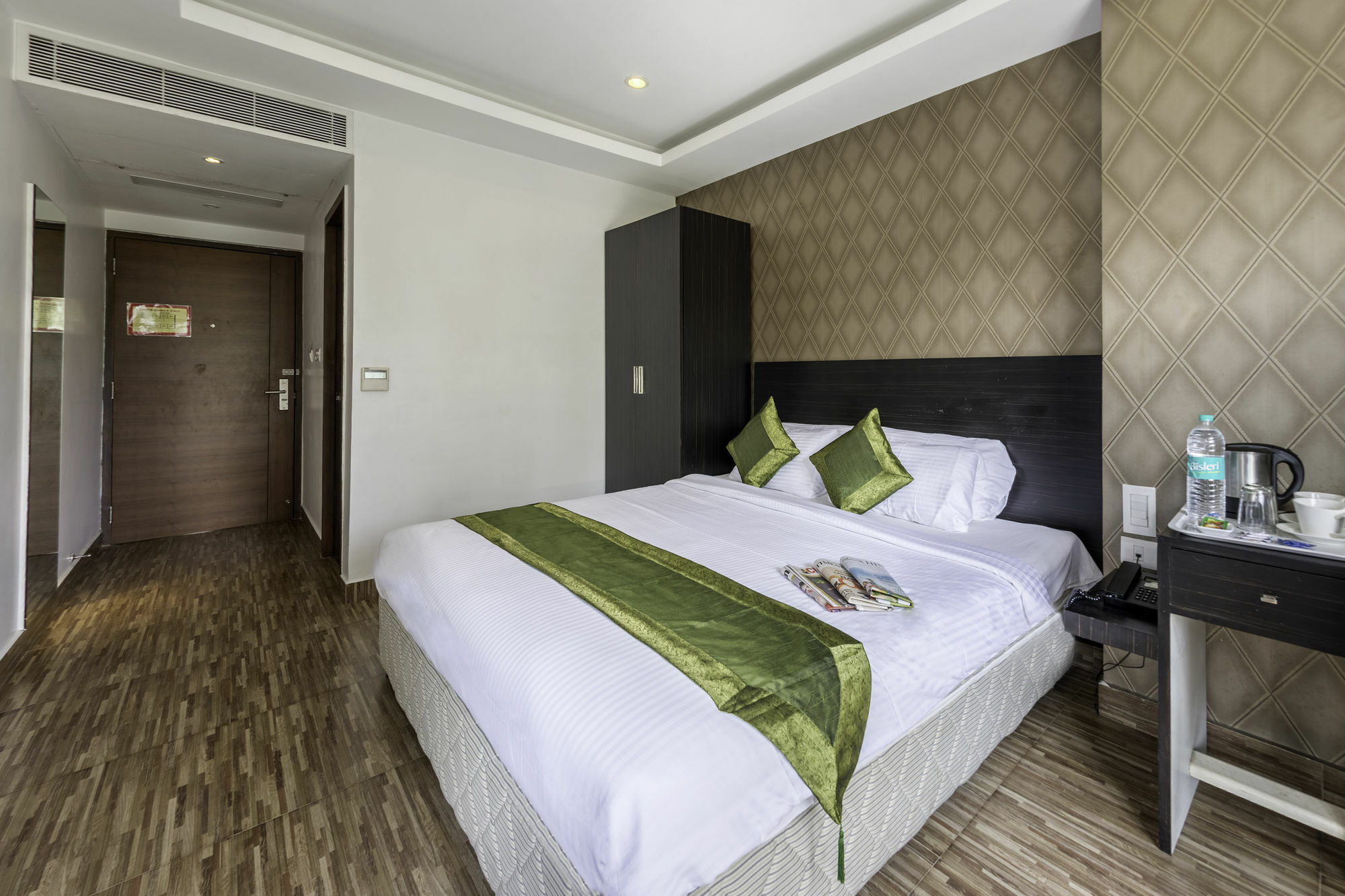 Treebo Trend J'S Five Two Boutique Hotel Chennai Bagian luar foto